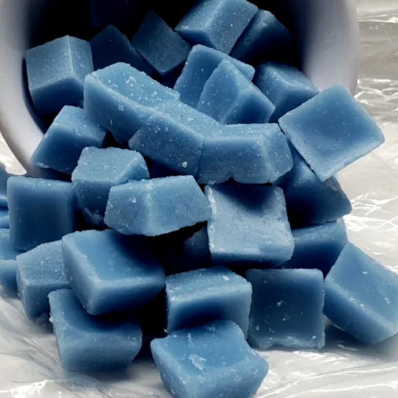 FRESH LINEN Super Fragranced Wax Melts, 8 oz - Picture 2 of 5